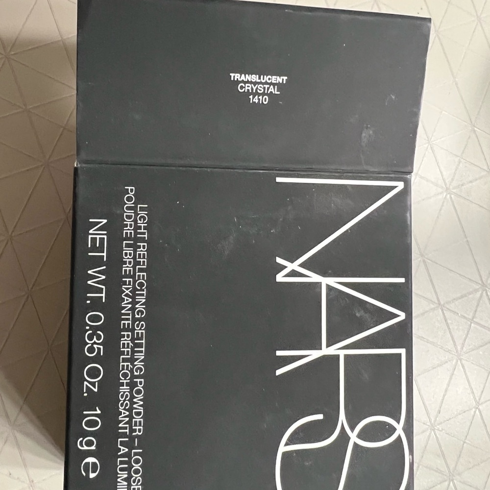 NARS Light Reflecting Loose Setting Powder - Picture 2 of 5